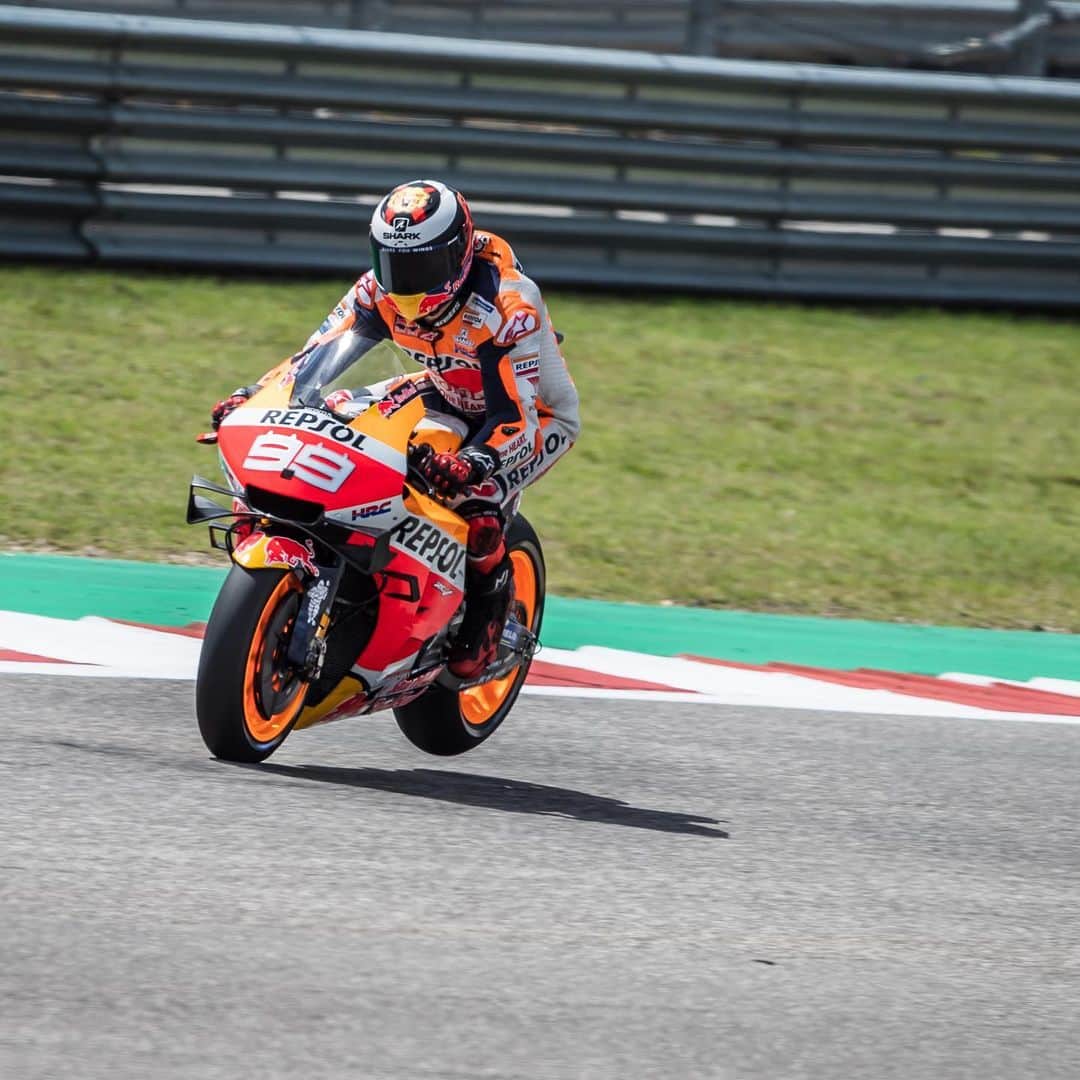レプソル・ホンダのインスタグラム：「#tbt to stoppies at the #AmericanGP ⠀⠀⠀⠀⠀⠀⠀⠀⠀ #ThrowbackThursday」