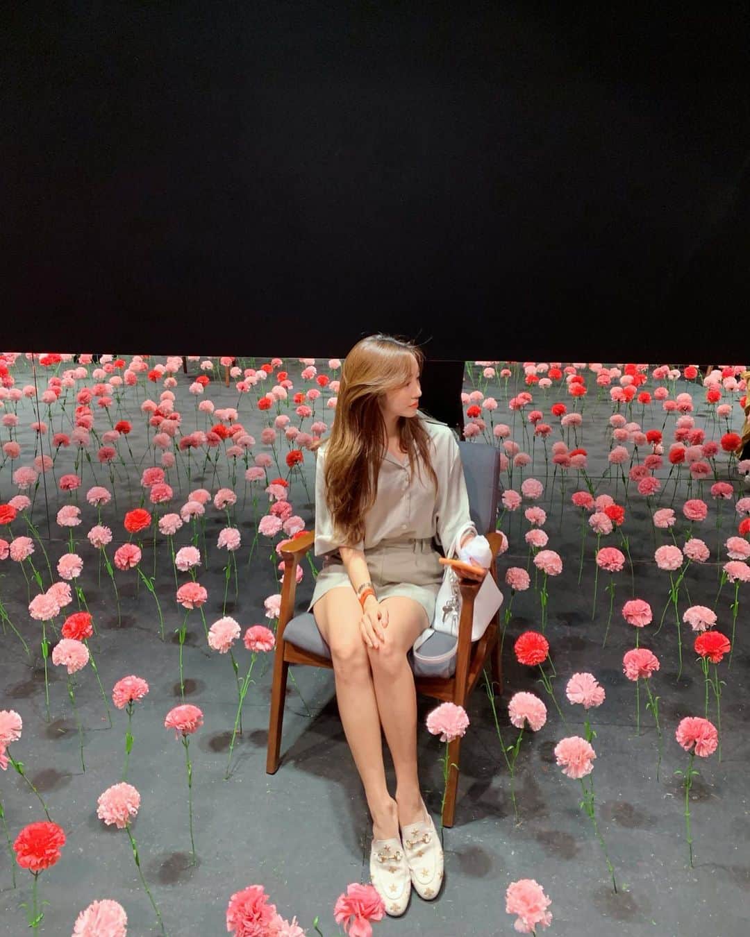 COCO さんのインスタグラム写真 - (COCO Instagram)「Visiting Korea? Must see this exhibition! 넘나 좋았던 @piknic.kr 🌹 . . #seoultravel #seoulkorea #summerinkorea #피크닉전시 #한남동 #peterpabst #whiteredpinkgreen #🍡 #❤️」6月21日 1時14分 - rilaccoco