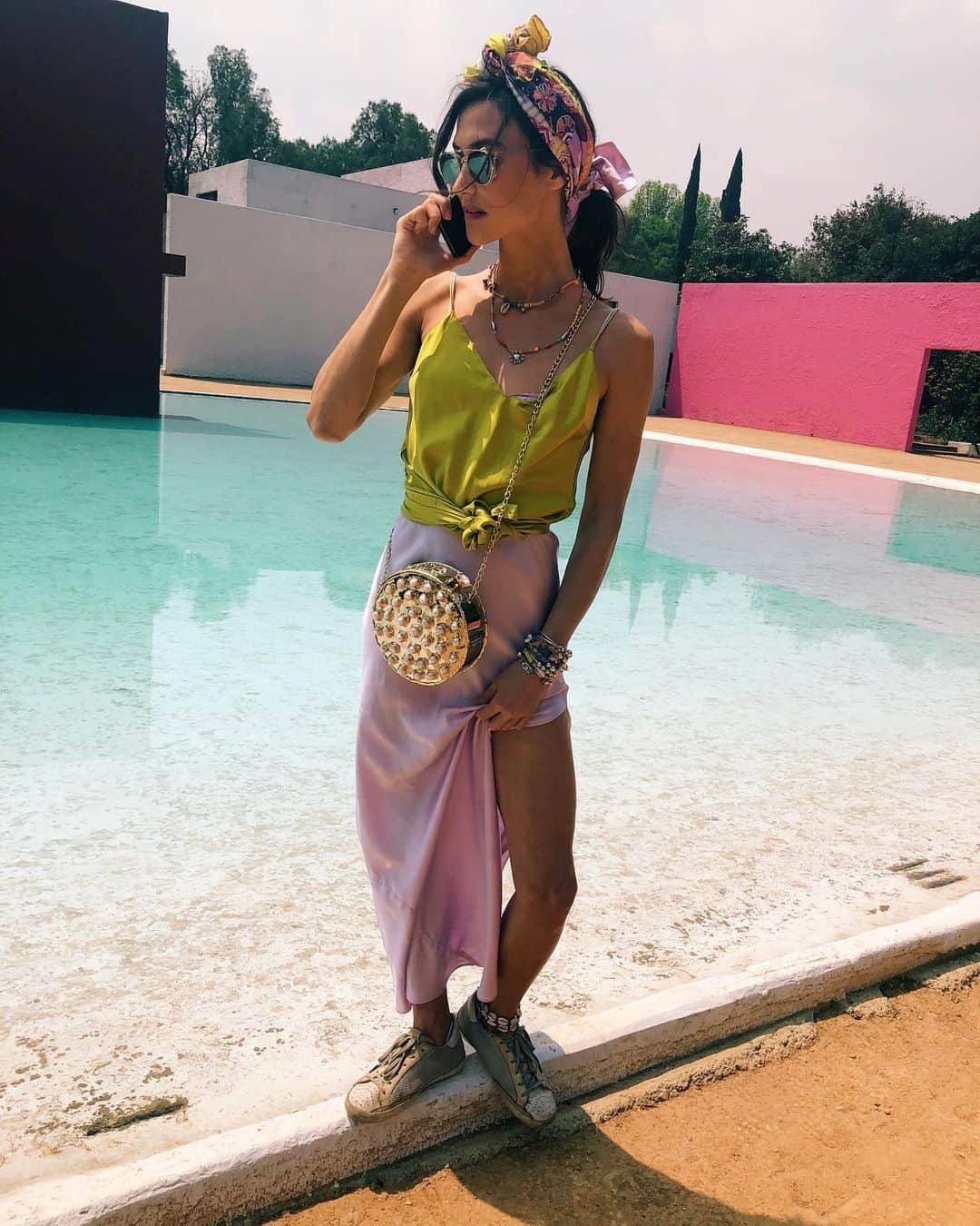 ダニジョーのインスタグラム：「Weekend just called. Said it’s gonna be a fun one ☀️🌈🏖 #dannijogirls」