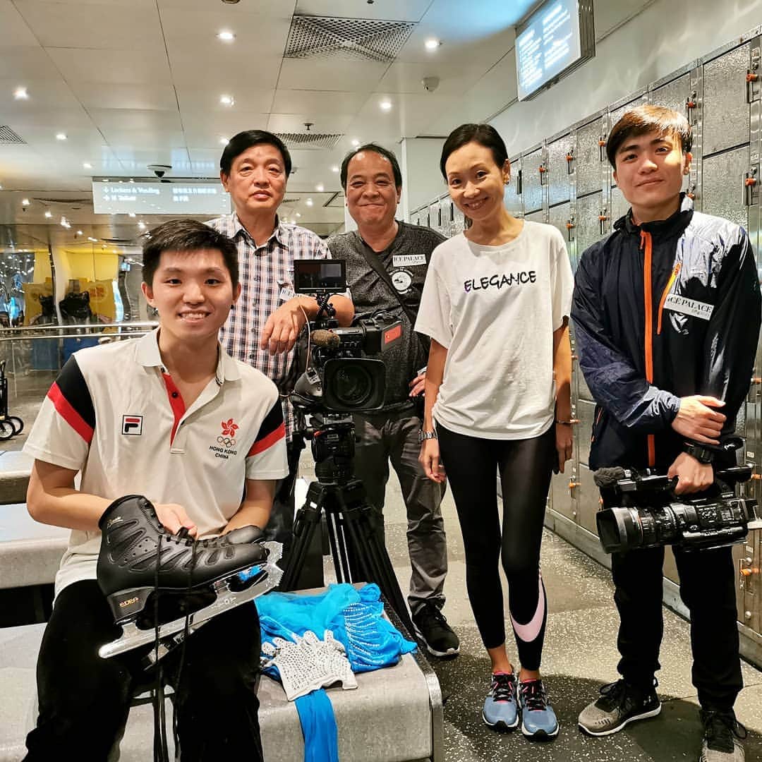 李厚賢のインスタグラム：「咩電視咩channel？咩節目？幾時播？ 下回分解，密切留意⛸️」
