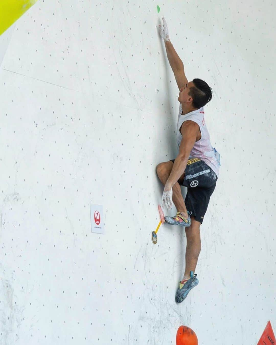 シーン・マコールさんのインスタグラム写真 - (シーン・マコールInstagram)「Look Ma, No hands 👀 Or as humble Keanu does, hover hands 🤚 ⠀⠀⠀⠀⠀⠀⠀⠀⠀ 1 for stick 2 for fall ⠀⠀⠀⠀⠀⠀⠀⠀⠀ ⠀⠀⠀⠀⠀⠀⠀⠀⠀ 🎞 by: @thecircuitclimbing ⠀⠀⠀⠀⠀⠀⠀⠀⠀ ⠀⠀⠀⠀⠀⠀⠀⠀⠀ ⠀⠀⠀⠀⠀⠀⠀⠀⠀ ⠀⠀⠀⠀⠀⠀⠀⠀⠀ ⠀⠀⠀⠀⠀⠀⠀⠀⠀ @adidasterrex | @scarpana | @joerockheads | @verticalartclimbing | @flashedclimbing | @perfect_descent #verticalart #climbing #train #canada #instagood #picoftheday #photooftheday #athlete #igers #amazing #sports #fitspo #gymlife #power #fitfam #adventure #fitness #work #workhard #workout #strength #challenge #follow #ninja #gym #fun」6月21日 1時38分 - mccollsean