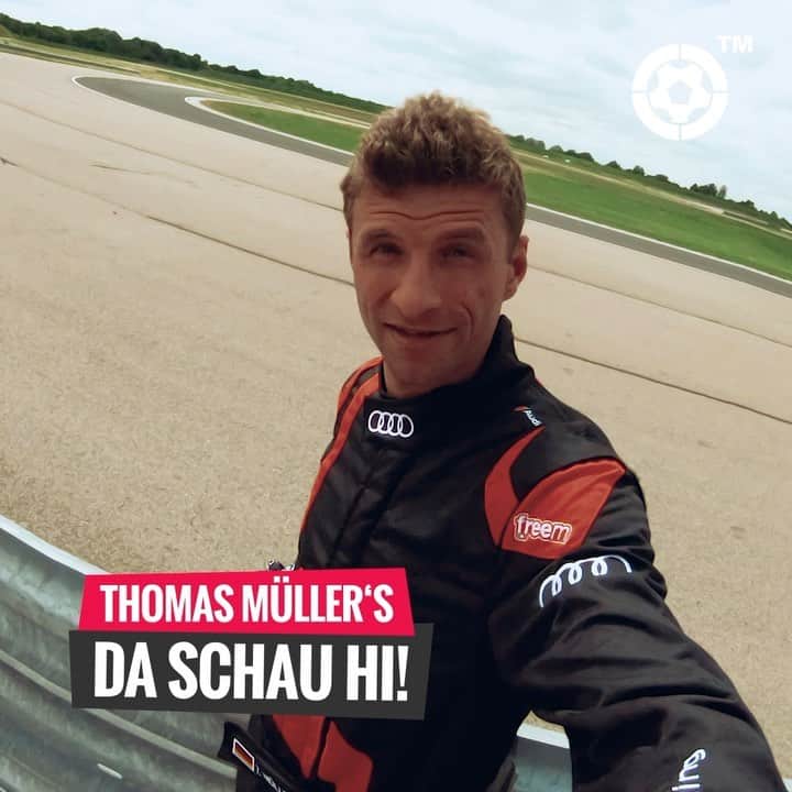 トーマス・ミュラーのインスタグラム：「Coming soon: My new video series „DA SCHAU HI“ 😀 #esmuellert #DaSchauHi #videoformat #thomasmüller」