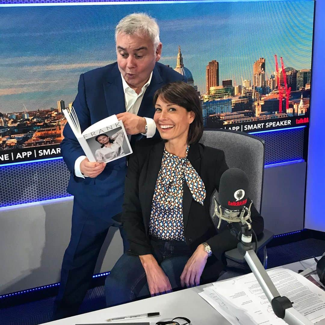 メラニー・サイクスさんのインスタグラム写真 - (メラニー・サイクスInstagram)「Thankyou @eamonnholmes for the chat about @thefrank_mag on @talkradiouk today it’s always wonderful to see you 💙 so much love to you @ruthlangsford for suggesting I come on. My thoughts are with you both at this time 💙」6月21日 1時39分 - msmelaniesykes