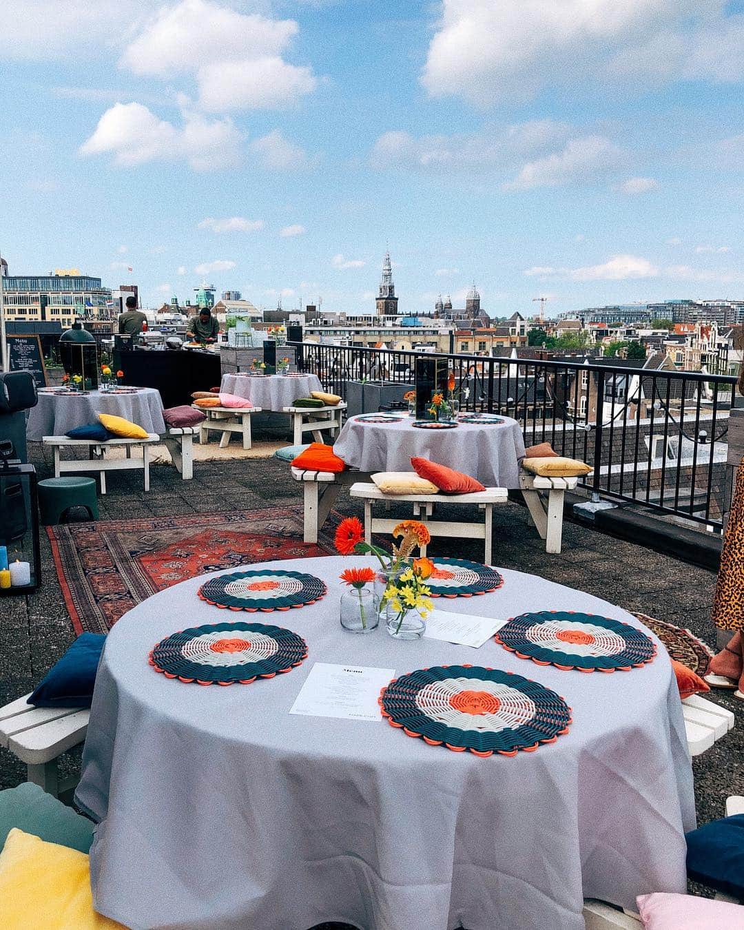 アンディー・トレスさんのインスタグラム写真 - (アンディー・トレスInstagram)「BBQ to celebrate the beginning of Summer with my @madedotcom fam 🌞 #amsterdam」6月21日 1時51分 - stylescrapbook