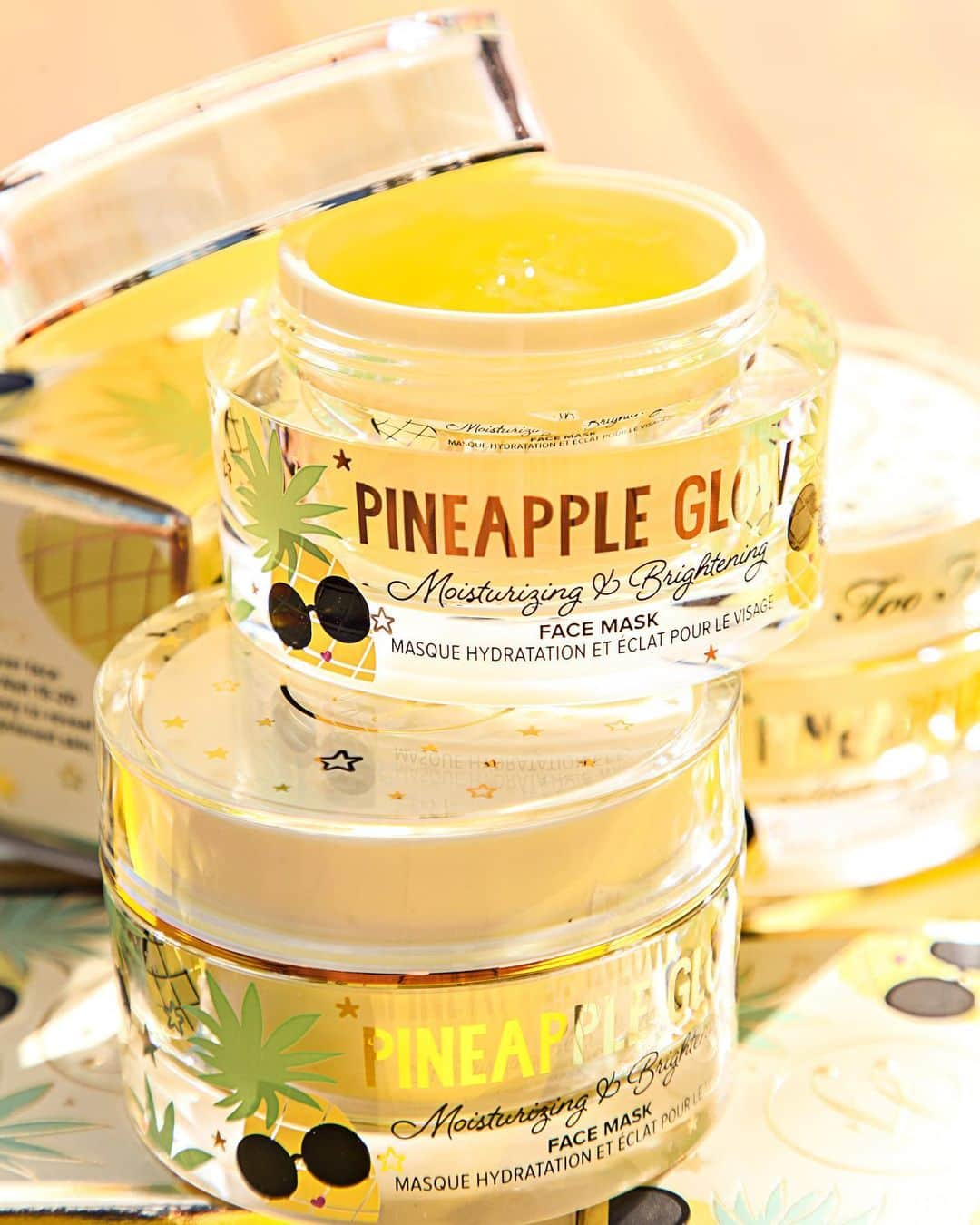 セフォラさんのインスタグラム写真 - (セフォラInstagram)「OMG! 😱 Commentez avec un 🍍 si vous aussi vous craquez sur ce (premier) nouveau masque à l’ananas Pineapple Glow by @toofaced! Idéal pour une peau « glowy » et hydratée ! ✨  N’attendez plus pour le découvrir uniquement chez Sephora! ❤ #SephoraLovesTooFaced #SephoraFrance」6月21日 1時52分 - sephorafrance