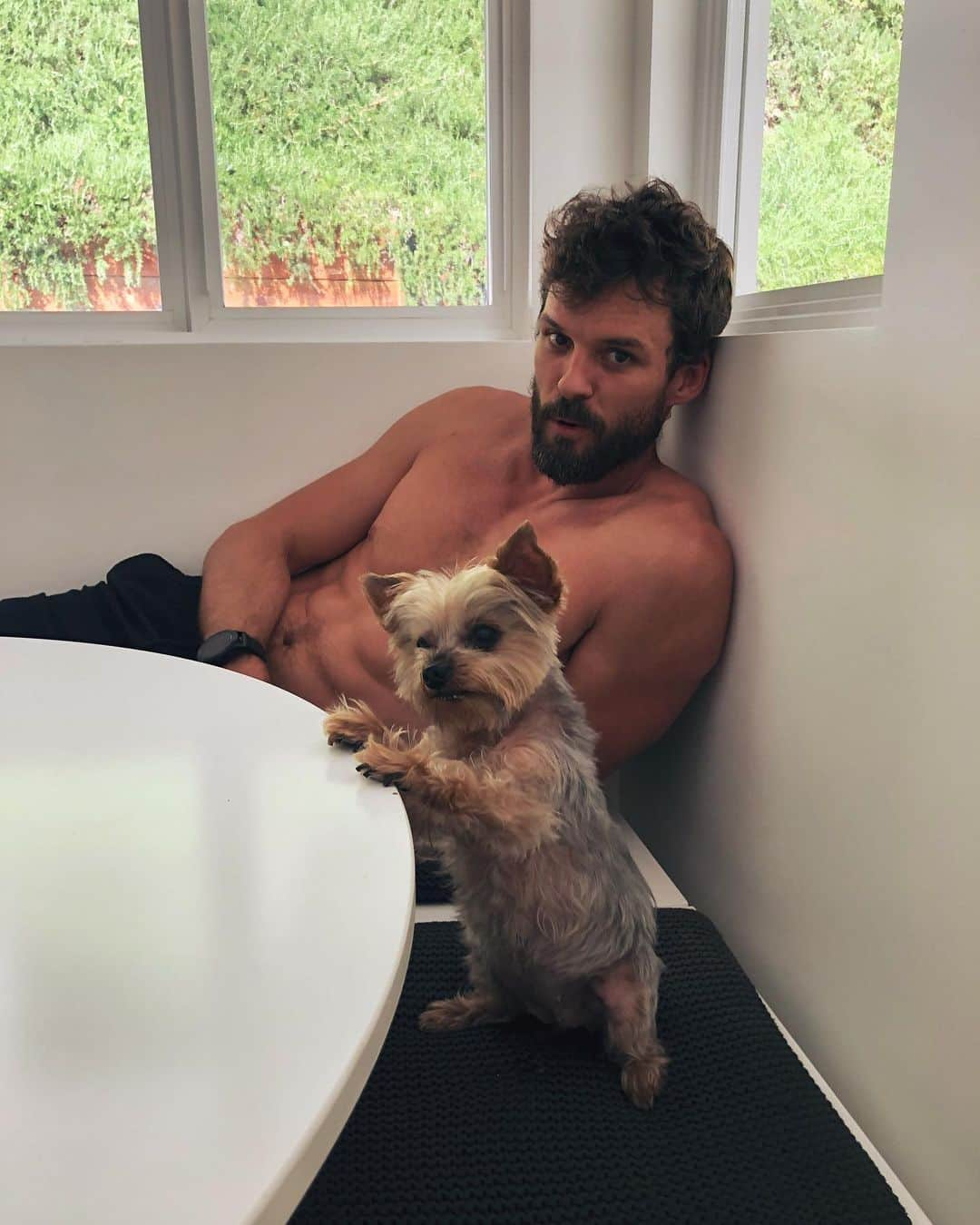 オースティン・ニコルズさんのインスタグラム写真 - (オースティン・ニコルズInstagram)「My little Missus has manners.」6月21日 1時54分 - austinnichols