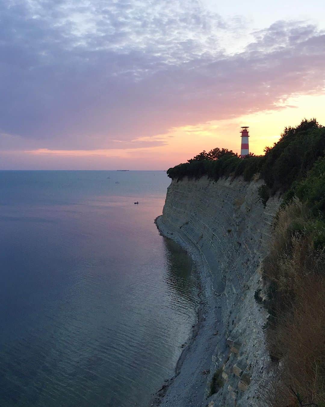 Ilya Mikhailovのインスタグラム：「Закаты не хочется портить фильтрами 🌅 #nofilter #gelendzhik」