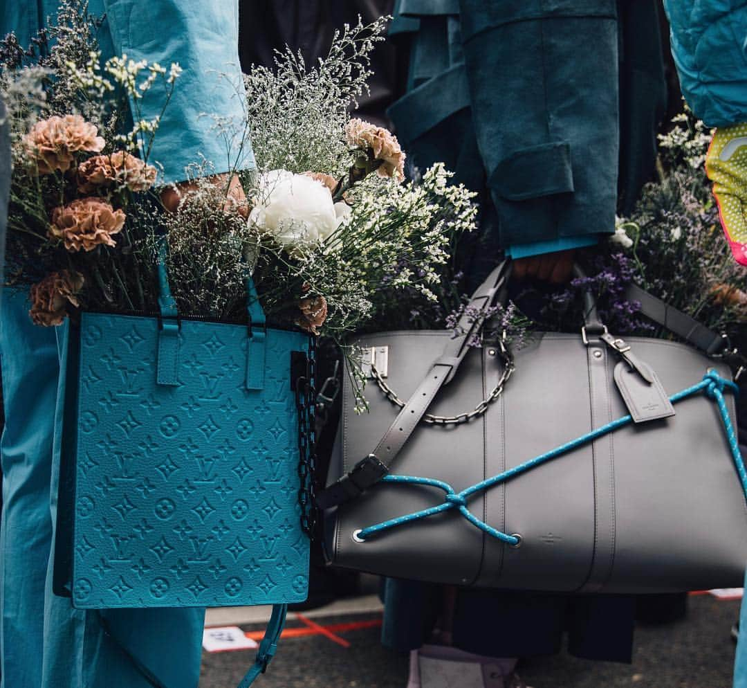 Vogue Runwayさんのインスタグラム写真 - (Vogue RunwayInstagram)「Details backstage at @LouisVuitton's Spring 2020 menswear show. View the collection via the link in our bio. Photographed by @styledumonde」6月21日 2時01分 - voguerunway