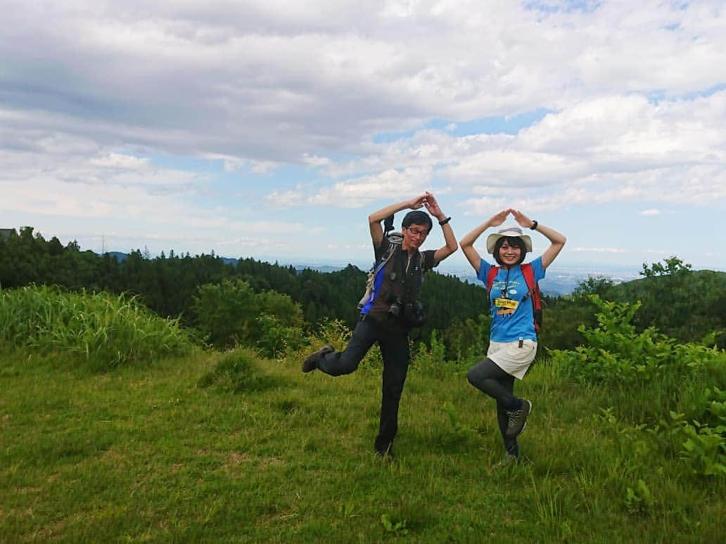 桜花さんのインスタグラム写真 - (桜花Instagram)「おやすみなさい🗻🍀 明日もナイスな１日にいたしましょ🌼  先日の御岳山、ナイスな空でした🍀  ２枚目は、三角の奥の院がばっちりと🗻🍀 惚れ惚れするほど、 三角の奥の院✨  #おやすみなさい #goodmorning  #mitakesan #御岳山  #山歩き  #mountain #mountains」6月21日 1時58分 - mountainohka