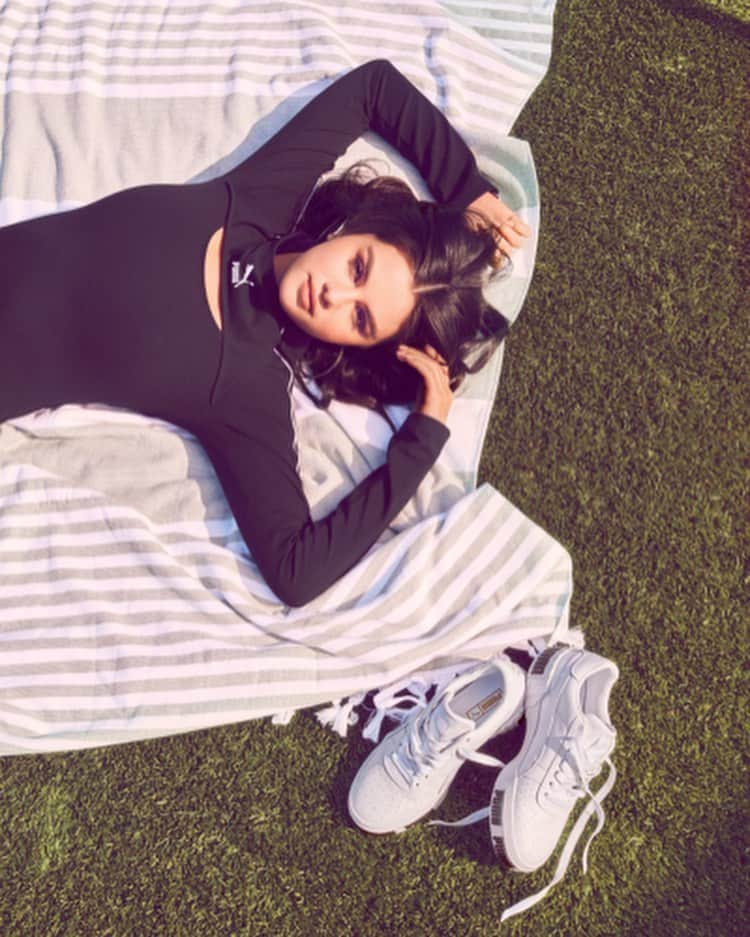 Hung Vanngoさんのインスタグラム写真 - (Hung VanngoInstagram)「New #SelenaGomez x #Puma campaign ❤️❤️⭐️💫⚡️✨🌟. 📷 @guyaroch 👗 @kateyoung 💅🏻 @tombachik 💇 @marissa.marino 💄 @hungvanngo」6月21日 2時17分 - hungvanngo