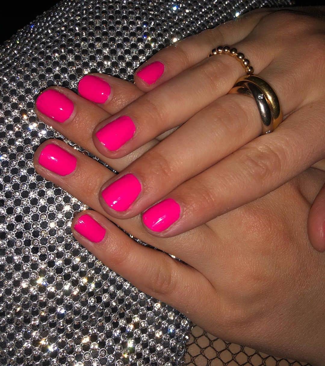 G・ハネリウスさんのインスタグラム写真 - (G・ハネリウスInstagram)「almost weekend mood is @gpolishofficial in TWENTY 💅🏻 link in bio to get the neon look 💘⚡️💓」6月21日 2時17分 - ghannelius