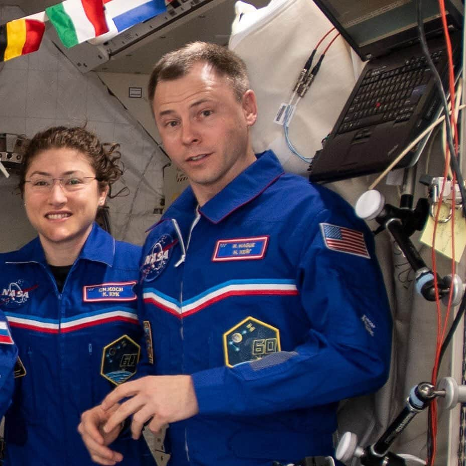 国際宇宙ステーションさんのインスタグラム写真 - (国際宇宙ステーションInstagram)「The six-member Expedition 59 crew gathers for a portrait inside the Kibo laboratory module from the Japan Aerospace Exploration Agency. From left are, astronauts David Saint-Jacques and Anne McClain; Cosmonauts Oleg Kononenko and Alexey Ovchinin; and astronauts Christina Koch and Nick Hague. #nasa #roscosmos #csa #unitedstates #russia #canada #astronaut #cosmonaut #international #space #station」6月21日 2時21分 - iss