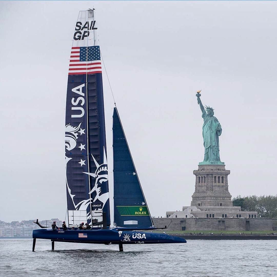 Oracle Corp. （オラクル）さんのインスタグラム写真 - (Oracle Corp. （オラクル）Instagram)「🗽 Its not just @sailgp F50s that will be racing across the Hudson river this Friday and Saturday. Hundreds of sensors on boats, cameras and mics will live stream data from the river to the Oracle Cloud and finally to the palm of your hand in milliseconds. Experience it for yourself. Download the free SailGP App and follow the action June 21-22 in New York. Head to our bio to purchase tickets now, don’t miss out! #sailgp #technology #innovation #sailing #newyork」6月21日 2時22分 - oracle