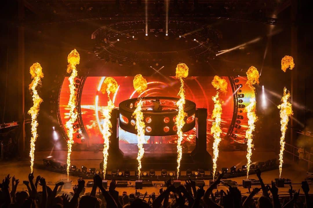 ゼッドさんのインスタグラム写真 - (ゼッドInstagram)「THANK YOU RED ROCKS! Unbelievable night. ♥️ 📸: @danilolewis」6月21日 2時36分 - zedd