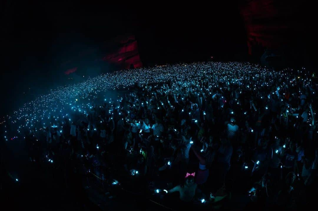 ゼッドさんのインスタグラム写真 - (ゼッドInstagram)「THANK YOU RED ROCKS! Unbelievable night. ♥️ 📸: @danilolewis」6月21日 2時36分 - zedd