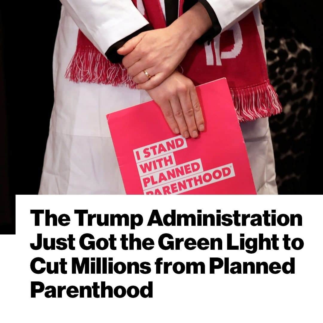 VICEさんのインスタグラム写真 - (VICEInstagram)「BREAKING:  The Trump administration can implement a rule that could strip Planned Parenthood and other health care organizations of millions of dollars in federal funding, a panel of three judges from U.S. Courts for the Ninth Circuit ruled in a scathing opinion issued Thursday. __  Under the rule, announced in February, health care providers that offer abortions or refer patients for the procedure will be cut off from Title X. The $286 million federal program currently caters to four million low-income people and offers them access to services like birth control, as well as cancer and STD screenings.  More at the link in bio.  Via @ViceNews」6月21日 2時44分 - vice