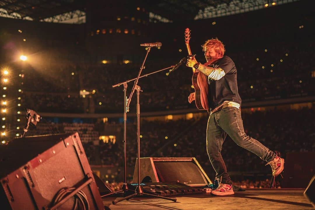 エド・シーランさんのインスタグラム写真 - (エド・シーランInstagram)「Milan ! 📸 @zakarywalters #dividetour」6月21日 3時01分 - teddysphotos