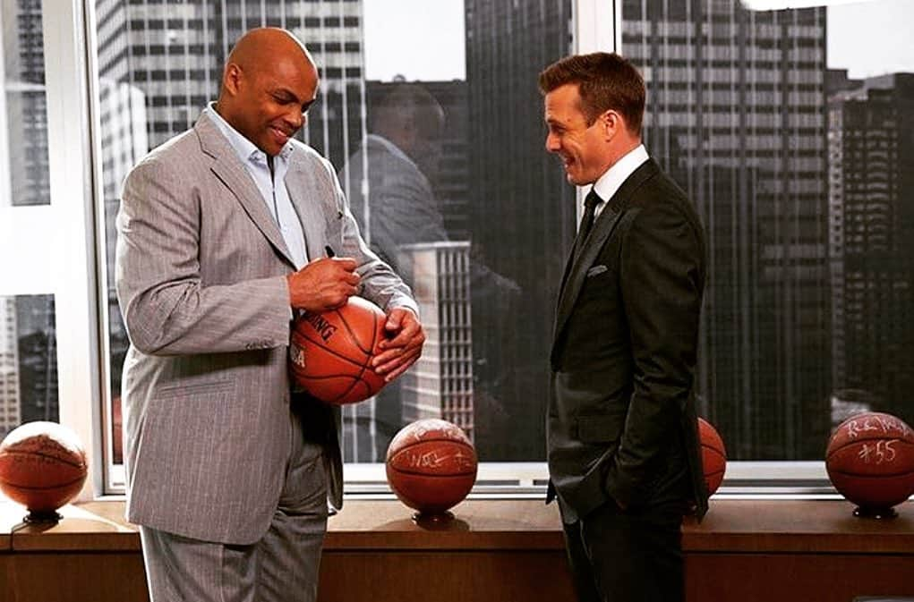 ガブリエル・マクトさんのインスタグラム写真 - (ガブリエル・マクトInstagram)「#tbt when #charlesbarkely came to play on an episode of @suits_usa_official #signedbasketball #thingstotake #s9 #almostover #bts」6月21日 2時56分 - iamgabrielmacht