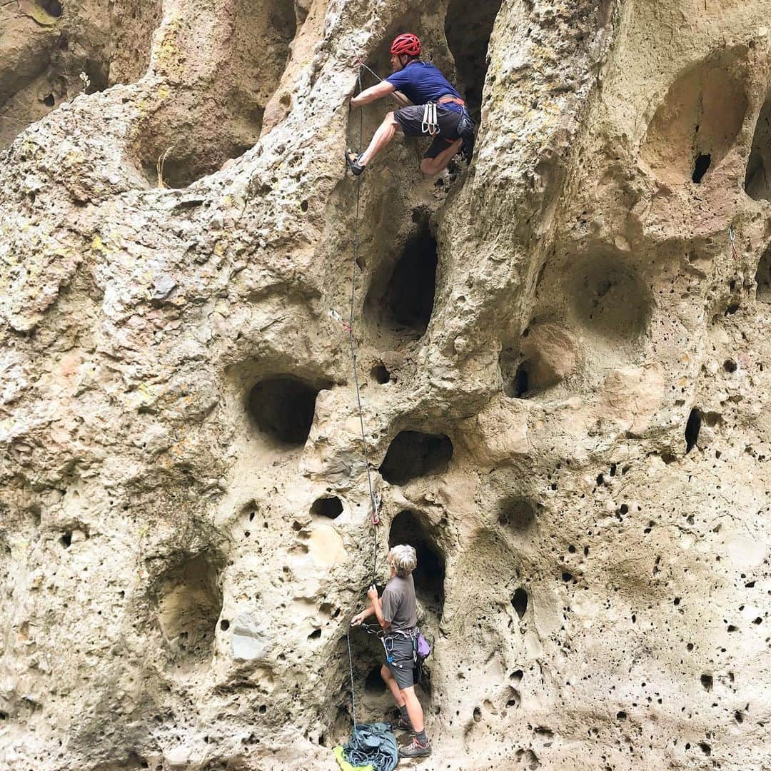 ジェイソン・ルイスさんのインスタグラム写真 - (ジェイソン・ルイスInstagram)「Living and loving outside 🧗🏼‍♂️🧗🏼‍♂️🧗🏻‍♂️🧗🏻‍♀️」6月21日 3時15分 - jasonleelewis