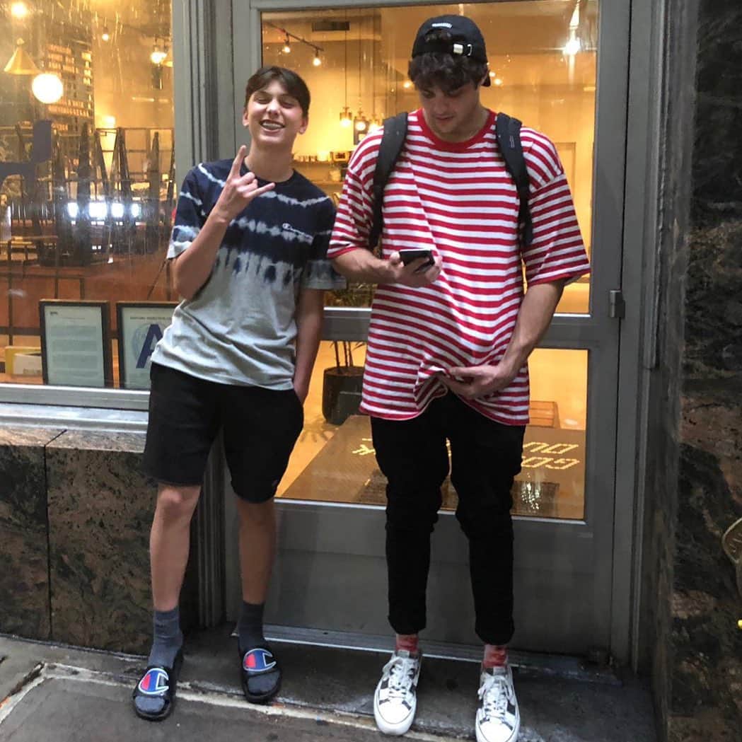 ノア・センティネオのインスタグラム：「@brodykraus and I doing NY thangs  I was protecting my camera okay? It was raining. Jeez」