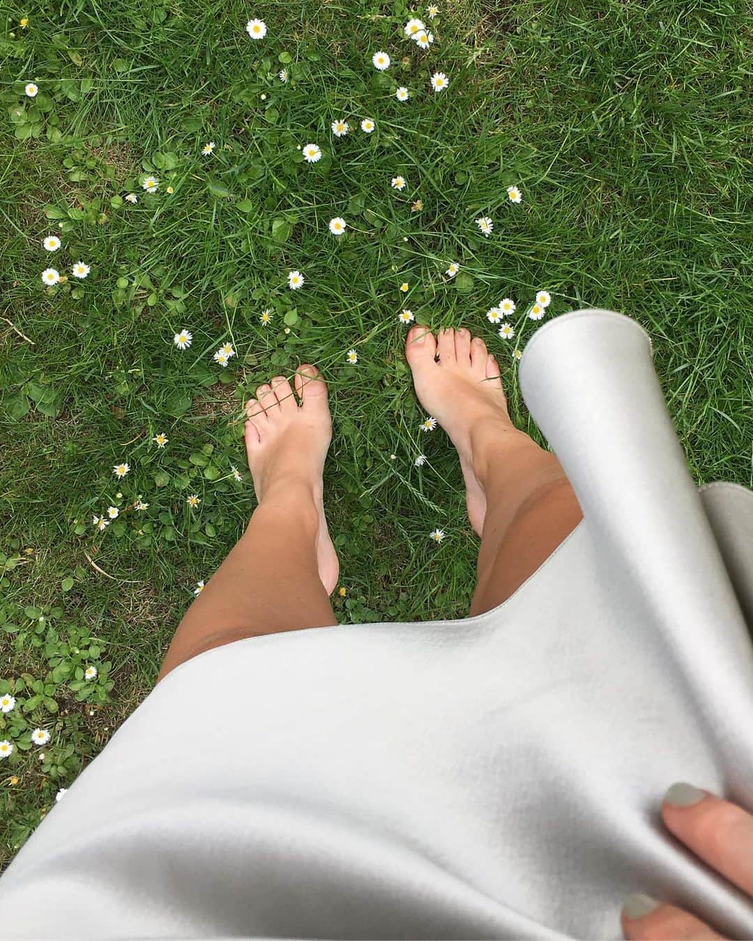 Annabel Smitさんのインスタグラム写真 - (Annabel SmitInstagram)「Missed my garden .. Swipe for details 🍓💛」6月21日 3時28分 - annabelsmitt