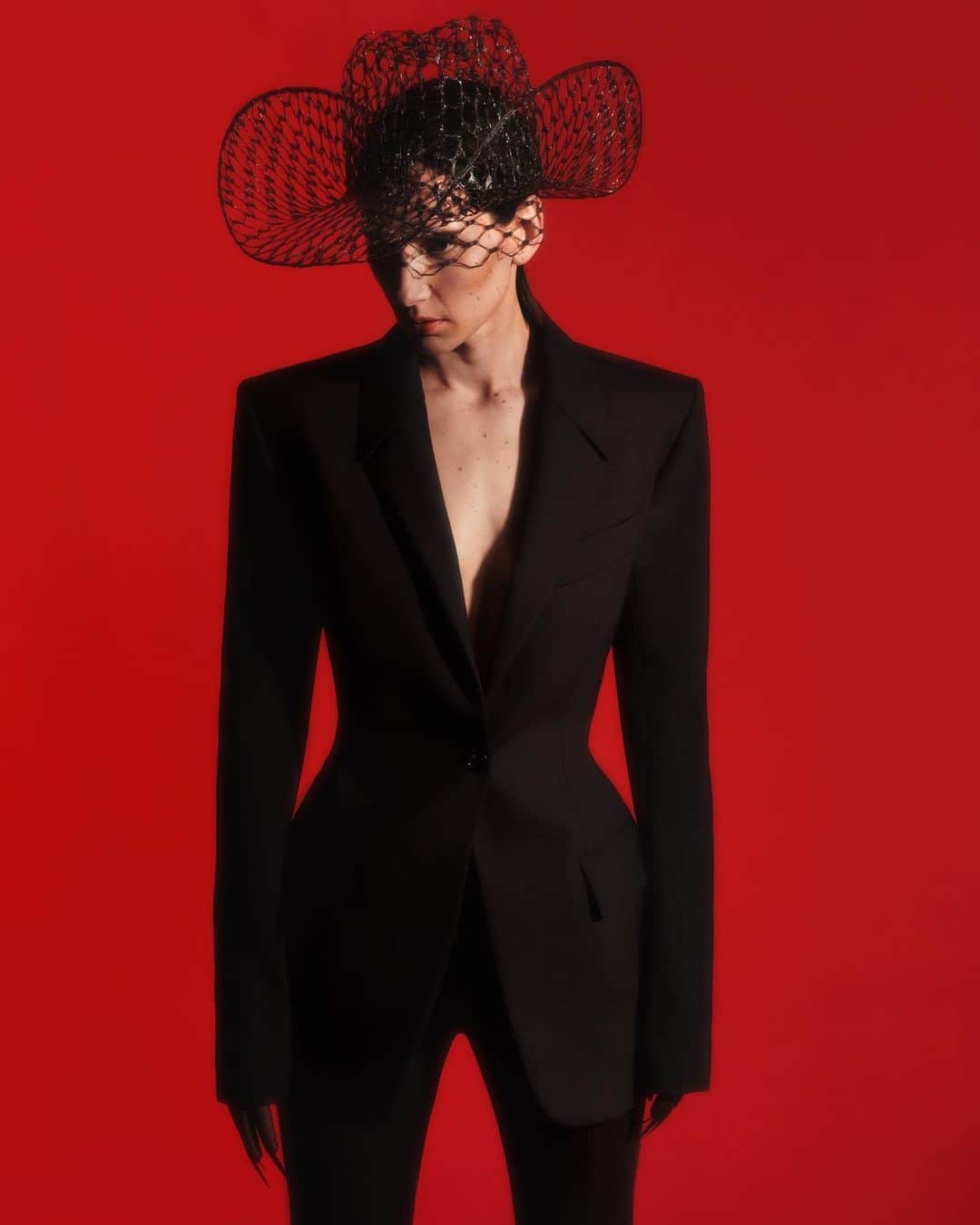 のインスタグラム：「Alizée Lenox, french poet, based in Berlin, for Mugler Resort 2020. - Alizée wears an iconic black tailored jacket and tech sculpting trousers with lacquered fishnet cowboy hat and black nail rings over sheer gloves. - Creative Director @cadwallader  Styling @alex_jordan_harrington  Photography @arnaudlajeunie  Casting @julialangecasting  Hair @jondefranc  Make up @christinecorbel  Movement @jordandrobson  Hat @maisonmichel and @johnmiserendino  Production @kitten_production  Model @alizee.lenox  #mugler」