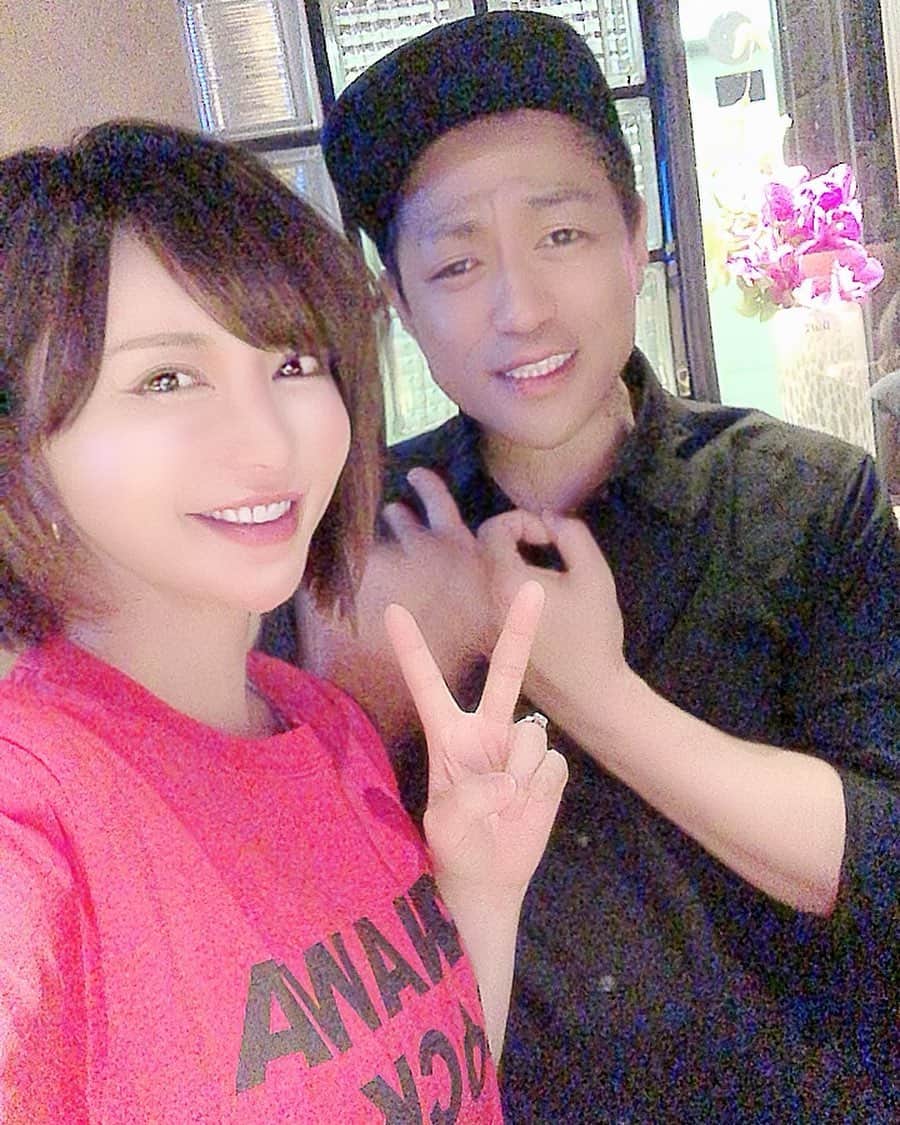 里美ゆりあのインスタグラム：「安定のはなわさん^_^ #六本木#roppongi#はなわ#いつもありがとう#安定#安心」