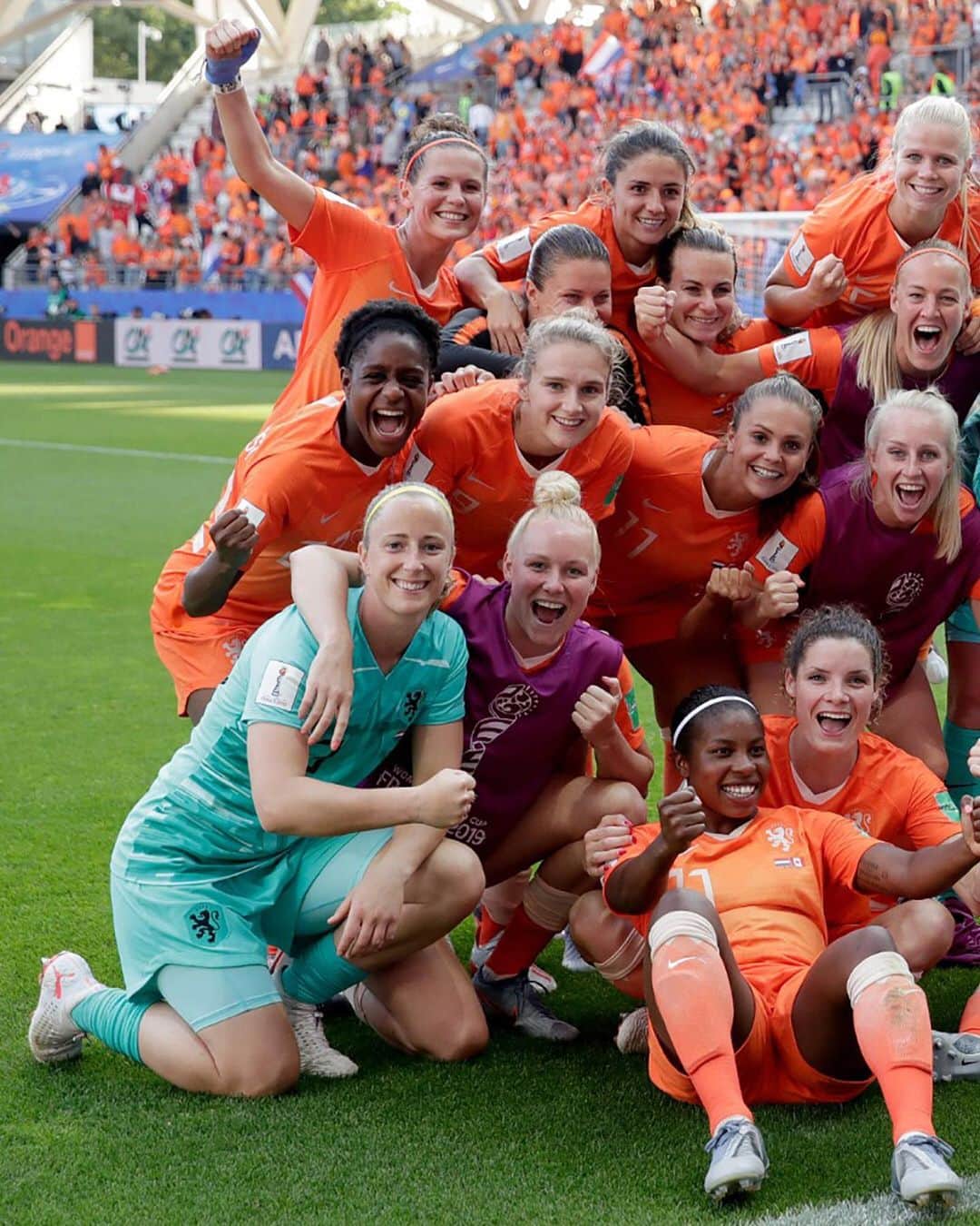 サッカー オランダ代表チームさんのインスタグラム写真 - (サッカー オランダ代表チームInstagram)「De @oranjeleeuwinnen hebben ook de derde wedstrijd op het WK gewonnen; tegen Canada werd het 2-1! 💪 #OnzeJacht #NEDCAN」6月21日 3時46分 - onsoranje