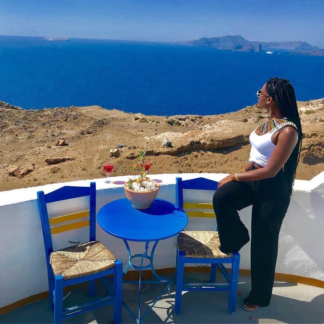 デルタ航空さんのインスタグラム写真 - (デルタ航空Instagram)「Living your best #SkyMilesLife means happy hour with a breathtaking view. Fly into #ATH and make your way to Santorini to explore around the Aegean Sea. ⠀⠀⠀⠀⠀⠀⠀⠀⠀ Photo: @iamkristidyan ⠀⠀⠀⠀⠀⠀⠀⠀⠀ Share your favorite travel moments using #SkyMilesLife. And note by tagging photos using #SkyMilesLife, user grants Delta Air Lines a royalty-free, worldwide, perpetual license to display, reproduce and create derivative works. Full terms: http://dl.aero/6179T6u63.」6月21日 3時45分 - delta