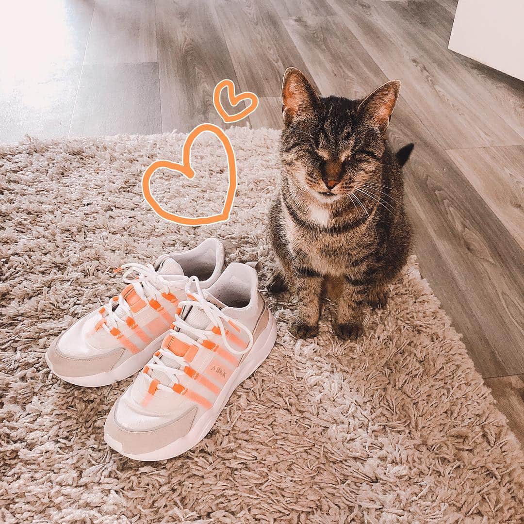 Laura Brouwersさんのインスタグラム写真 - (Laura BrouwersInstagram)「Gosh! A new ootd uwu ✨ thank you @arkkcopenhagen for sending me the sneakers that were on my list for such a long time as a gift!! They got here just in time for the warm weather ☀️ #arkkcopenhagen  It was my birthday this week, my friends @paperisfood & @be.sides came over from the US to visit me and it recharged my artistic battery a bit! My confidence / self value is still fragile but it’s nice to have made something again ;v;!」6月21日 3時38分 - cyarine