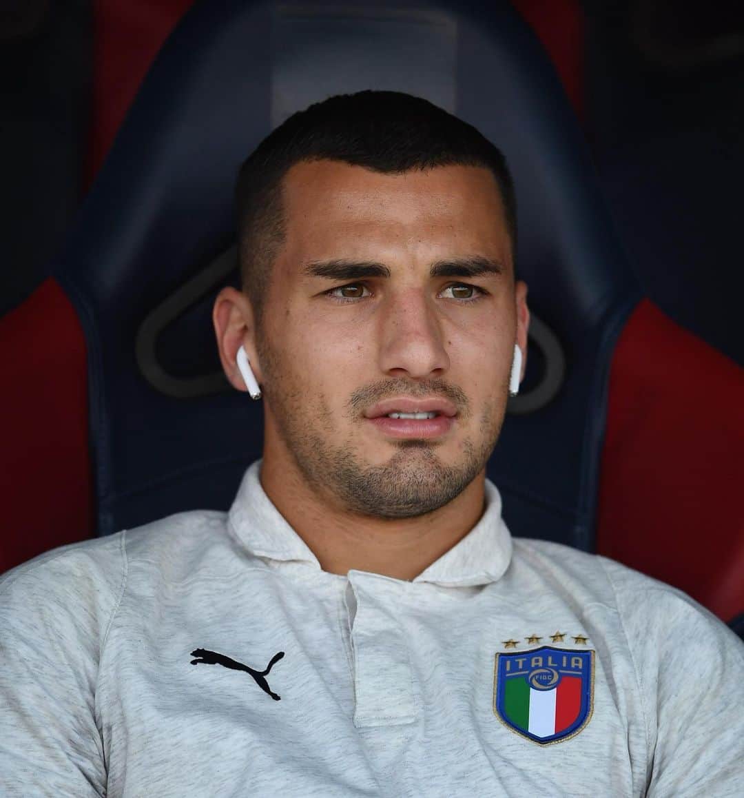 フェデリコ・ボナッツォーリのインスタグラム：「“Non c’è sconfitta nel cuore di chi lotta” ❤️🇮🇹 #Famiglia #Euro19 #U21」