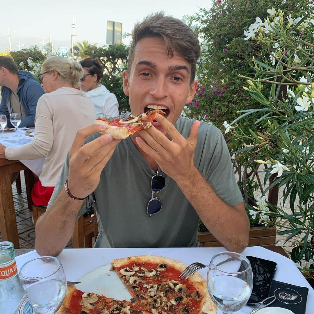 デニス・スアレス・フェルナンデスさんのインスタグラム写真 - (デニス・スアレス・フェルナンデスInstagram)「What do you prefer? 🍕 or the photographer @nadiavilesgarcia ?🤔🤔」6月21日 3時46分 - denissuarezfernandez