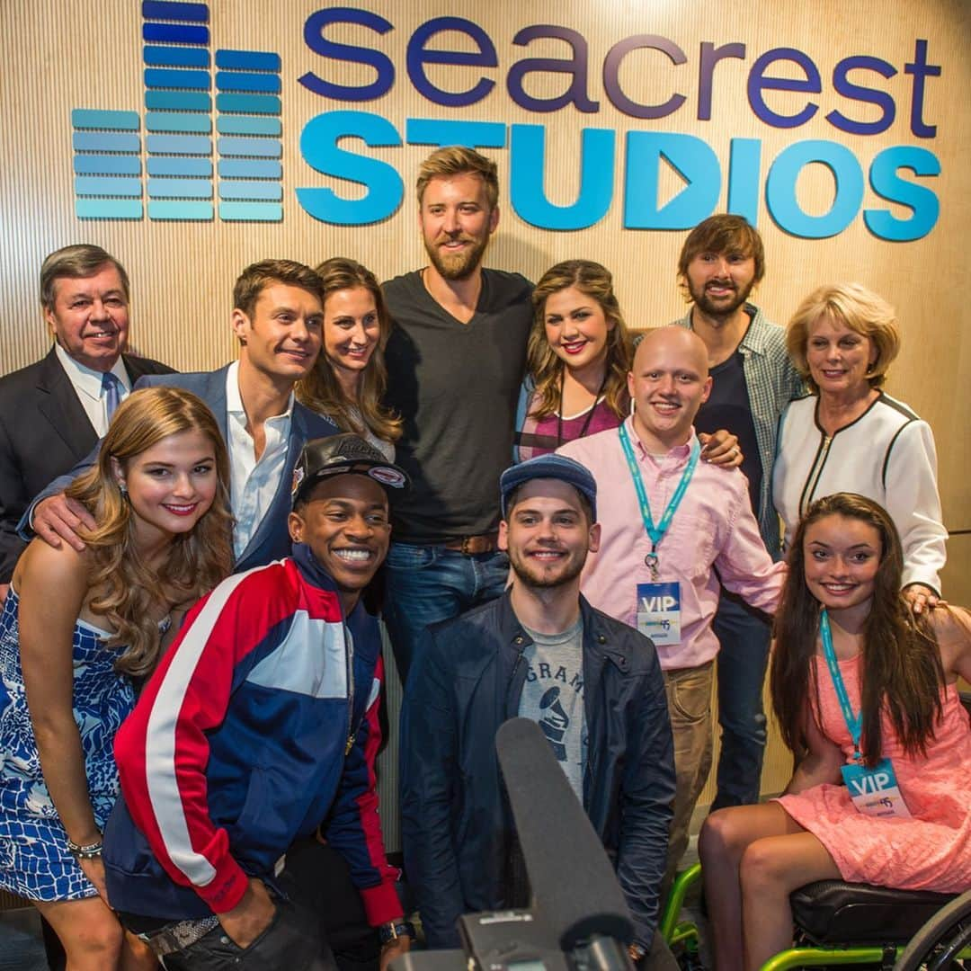 ライアン・シークレストさんのインスタグラム写真 - (ライアン・シークレストInstagram)「So proud of the staff, volunteers, and interns who continue to help change the lives of kids at our #SeacrestStudios in @ChildrensColo. 5 years down and many more to go. Happy birthday!」6月21日 3時47分 - ryanseacrest