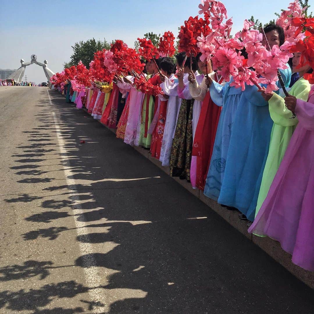 thephotosocietyさんのインスタグラム写真 - (thephotosocietyInstagram)「Photo by David Guttenfelder @dguttenfelder |  Thousands of North Korean women join a walk in Pyongyang to call for peace and reunification on the Korean Peninsula. The 2015 march, held to call an official end to the six decade long unresolved Korean War, was lead by thirty international women peacemakers, including Gloria Steinem and Nobel Peace Prize recipients Maire Maguire and Leymah Gbowee.  Please follow me @dguttenfelder for an inside look at North Korea, where I have been traveling and photographing for the past 19 years.」6月21日 3時51分 - thephotosociety