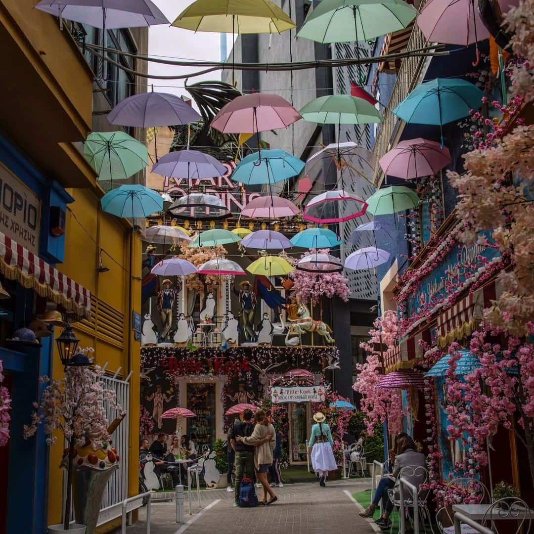 National Geographic Travelさんのインスタグラム写真 - (National Geographic TravelInstagram)「Photo by Muhammed Muheisen @mmuheisen | A colorful alley in downtown Athens, Greece, caught my eye as I roamed the streets, capturing daily life. For more photos and videos from different parts of the world, follow me @mmuheisen and @mmuheisenpublic #Greece #Athens」6月21日 4時01分 - natgeotravel