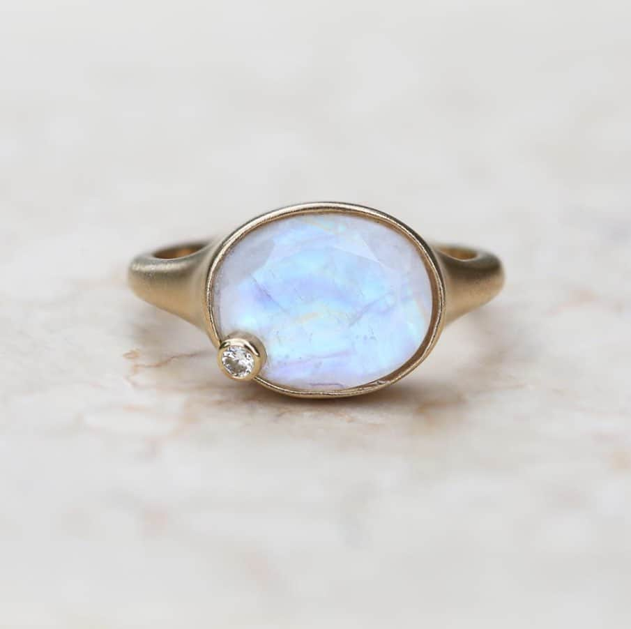 シェイスビーさんのインスタグラム写真 - (シェイスビーInstagram)「A custom 14k gold ring for @thewoodenjewel featuring a stunning oval moonstone - June’s third birthstone -with a diamond accent 💎」6月21日 4時07分 - shaesby