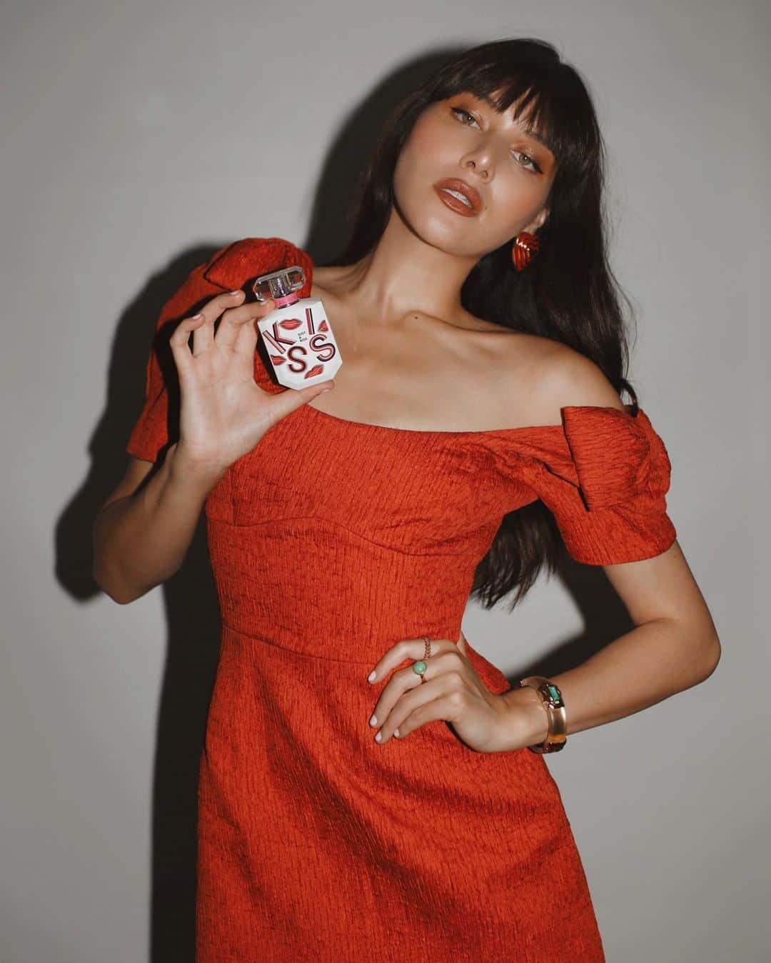 ナタリー・スアレスさんのインスタグラム写真 - (ナタリー・スアレスInstagram)「Three moods. Three new @victoriassecret fragrances. I like my scent to match the occasion whether it be something flirty in red, something feminine for a girl’s night out, or something hardcore paired with a power suit to take on the work day. I find myself in all of the above. #FashionScentsChallenge #VSBeauty @vsbeauty」6月21日 4時10分 - natalieoffduty