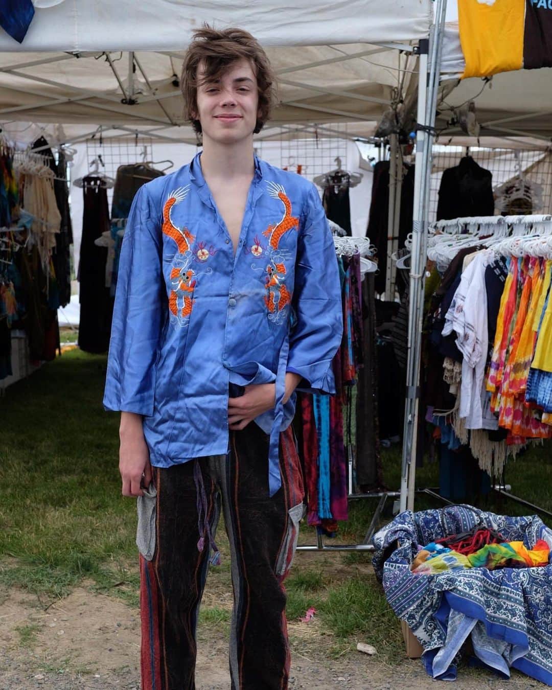 GQさんのインスタグラム写真 - (GQInstagram)「We sent @MisterMort, our official real style documentarian, to The Gorge in Washington where @deadandcompany played two nights earlier this month. See all the wildest #Deadhead style he captured at the link in bio.🌹🌀 #deadandcompany #gratefuldead」6月21日 4時17分 - gq