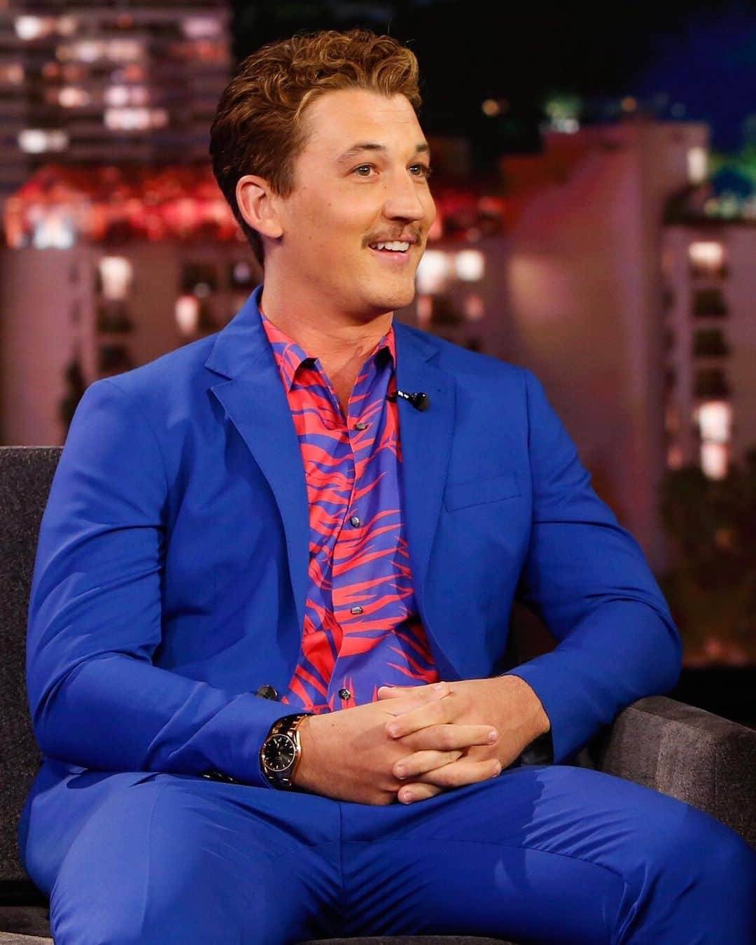 Just Jaredさんのインスタグラム写真 - (Just JaredInstagram)「Miles Teller talks Top Gun, his mustache and getting engaged on @jimmykimmellive! Click photo in link in bio to watch!  Photos: @abcnetwork」6月21日 4時21分 - justjared