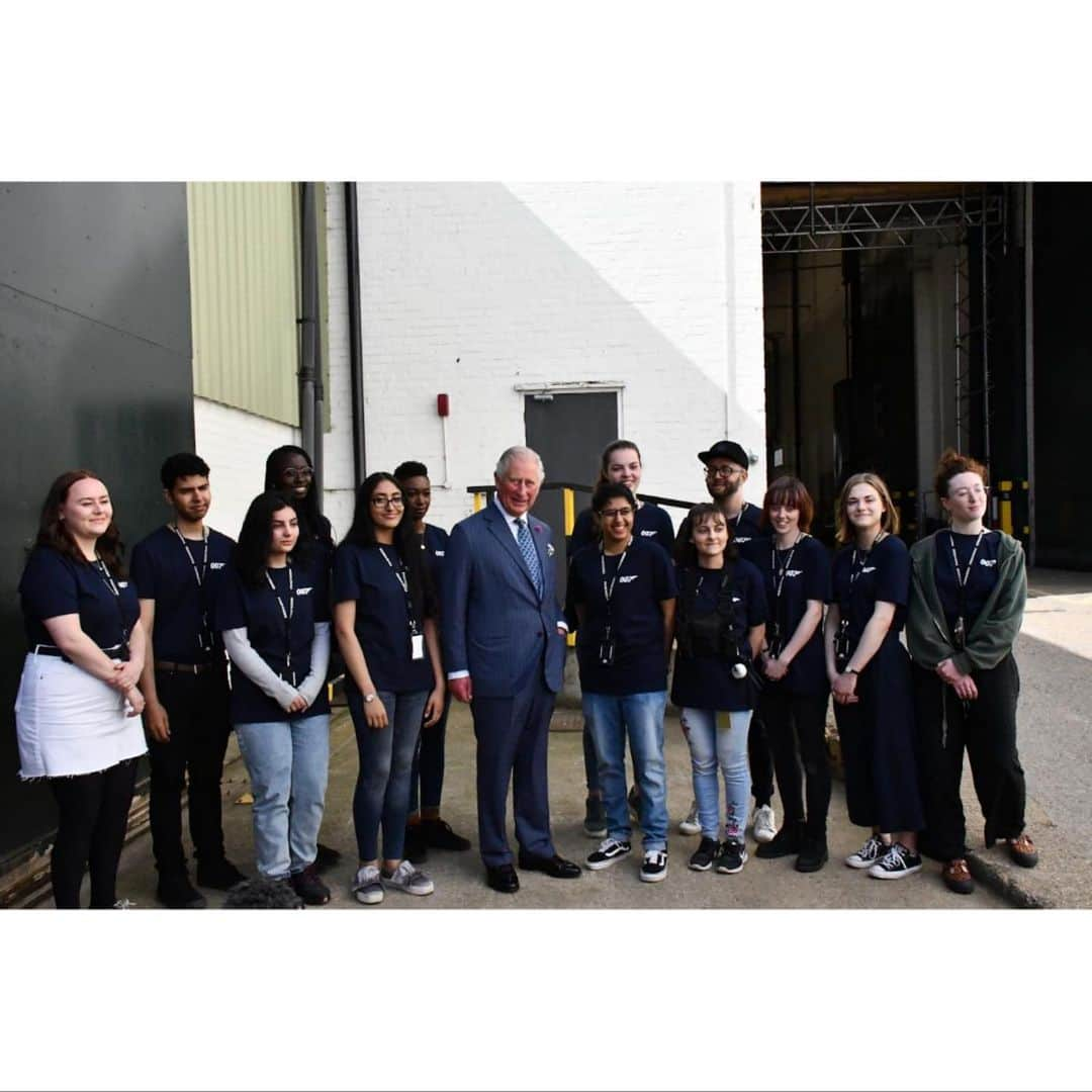 ロイヤル・ファミリーさんのインスタグラム写真 - (ロイヤル・ファミリーInstagram)「The Prince of Wales today visited the James Bond set at Pinewood Studios in Buckinghamshire, the home of the 25th Bond film. #bond25  The Prince was shown some of the cars used in the film by Daniel Craig, who plays 007, and visited ‘M’s office with actor Ralph Fiennes and director Cary Joji Fukunaga.  HRH was able to watch a scene being filmed on screens alongside actors Naomie Harris and Lashana Lynch.  HRH also met ‏apprentices from the BFI who are working on the film. The BFI Film Academy runs 52 academies across the UK, giving young people the opportunity to learn about filmmaking. The Prince has been Patron of the BFI for 40 years and most recently visited the institute’s centre at London’s Southbank.  Follow @clarencehouse for more.」6月21日 4時25分 - theroyalfamily