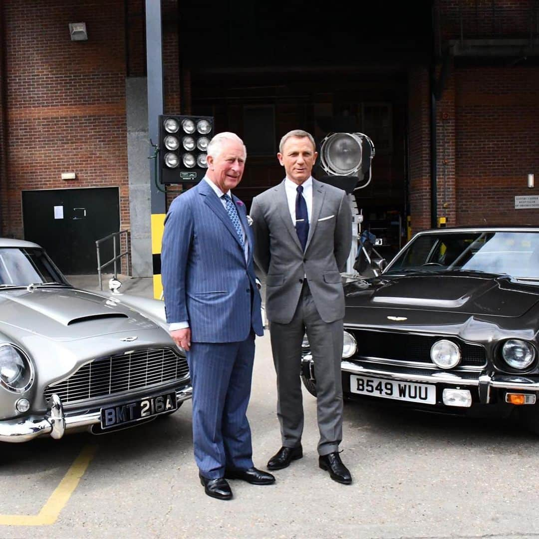 ロイヤル・ファミリーさんのインスタグラム写真 - (ロイヤル・ファミリーInstagram)「The Prince of Wales today visited the James Bond set at Pinewood Studios in Buckinghamshire, the home of the 25th Bond film. #bond25  The Prince was shown some of the cars used in the film by Daniel Craig, who plays 007, and visited ‘M’s office with actor Ralph Fiennes and director Cary Joji Fukunaga.  HRH was able to watch a scene being filmed on screens alongside actors Naomie Harris and Lashana Lynch.  HRH also met ‏apprentices from the BFI who are working on the film. The BFI Film Academy runs 52 academies across the UK, giving young people the opportunity to learn about filmmaking. The Prince has been Patron of the BFI for 40 years and most recently visited the institute’s centre at London’s Southbank.  Follow @clarencehouse for more.」6月21日 4時25分 - theroyalfamily