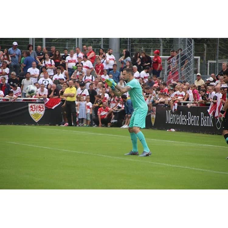 イェンス・グラールさんのインスタグラム写真 - (イェンス・グラールInstagram)「4500 Fans heute bei der Saisoneröffnung 💪🏻💪🏻💪🏻 das ist Stuttgart ❤️...mit euch zusammen packen wir den Wiederaufstieg 💪🏻 #furchtlosundtreu」6月21日 4時26分 - jenson_g13