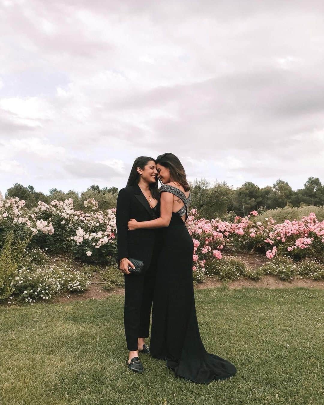 Pronoviasさんのインスタグラム写真 - (PronoviasInstagram)「Ready to bring a black dress into your wardrobe? 'Cause these black looks are too cool to ignore!  One of our favorite couples, @dulceida and @albapaulfe wearing #PartyEdit2020  More black dresses: Link in bio」6月21日 4時32分 - pronovias