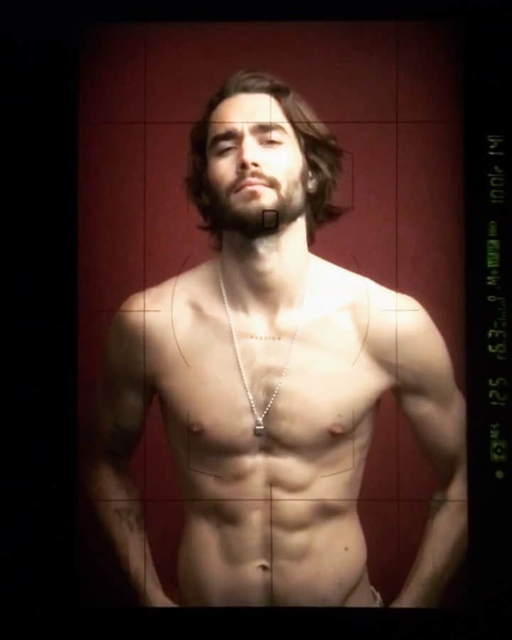 NICOLAS SIMOESのインスタグラム：「Something is coming soon... 📸✨」