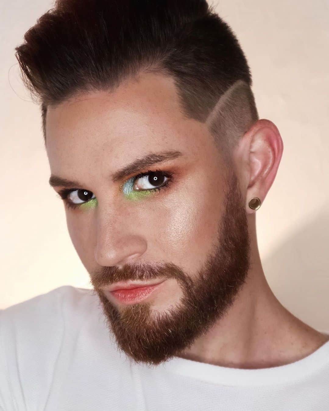 Revlonさんのインスタグラム写真 - (RevlonInstagram)「Show them who YOU are ⚗️✨ . @charlixboi wears:  FACE ColorStay Makeup + Concealer Powder Blush in Tickled Pink  LIP Super Lustrous Lipstick in Dare to be Nude  EYE Looks Book in Maverick + Player Brow Creator in Soft Brown Exactify Liquid Liner in Stunning Copper + Royal Purple Volumazing Waterproof Mascara  #ColorStay #Volumazing #boldbeauty #motd #shimmer」6月21日 10時14分 - revlon