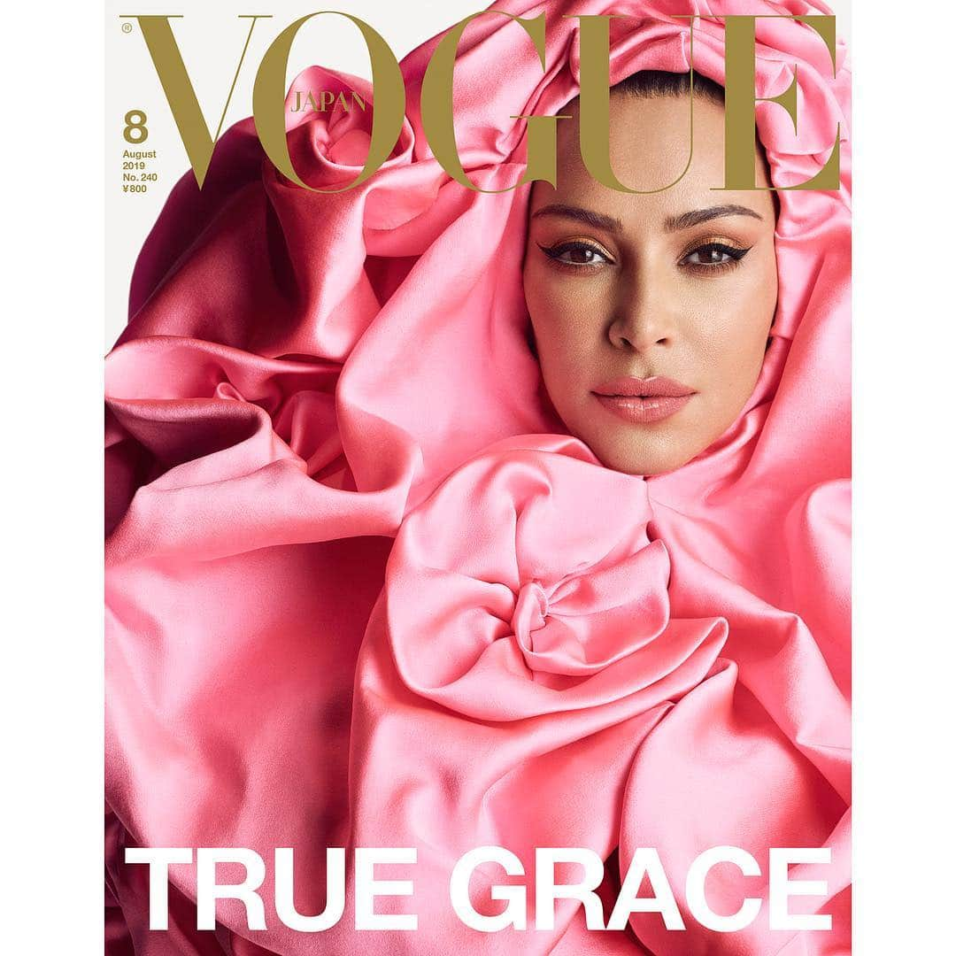 ルイージ&イアンゴさんのインスタグラム写真 - (ルイージ&イアンゴInstagram)「Gorgeous Kim ♥️ @kimkardashian  for @voguejapan @luigiandiango @luigimurenu @anna_dello_russo @chrisappleton1 @makeupbymario @maisonvalentino @2bmanagement」6月21日 10時15分 - luigiandiango