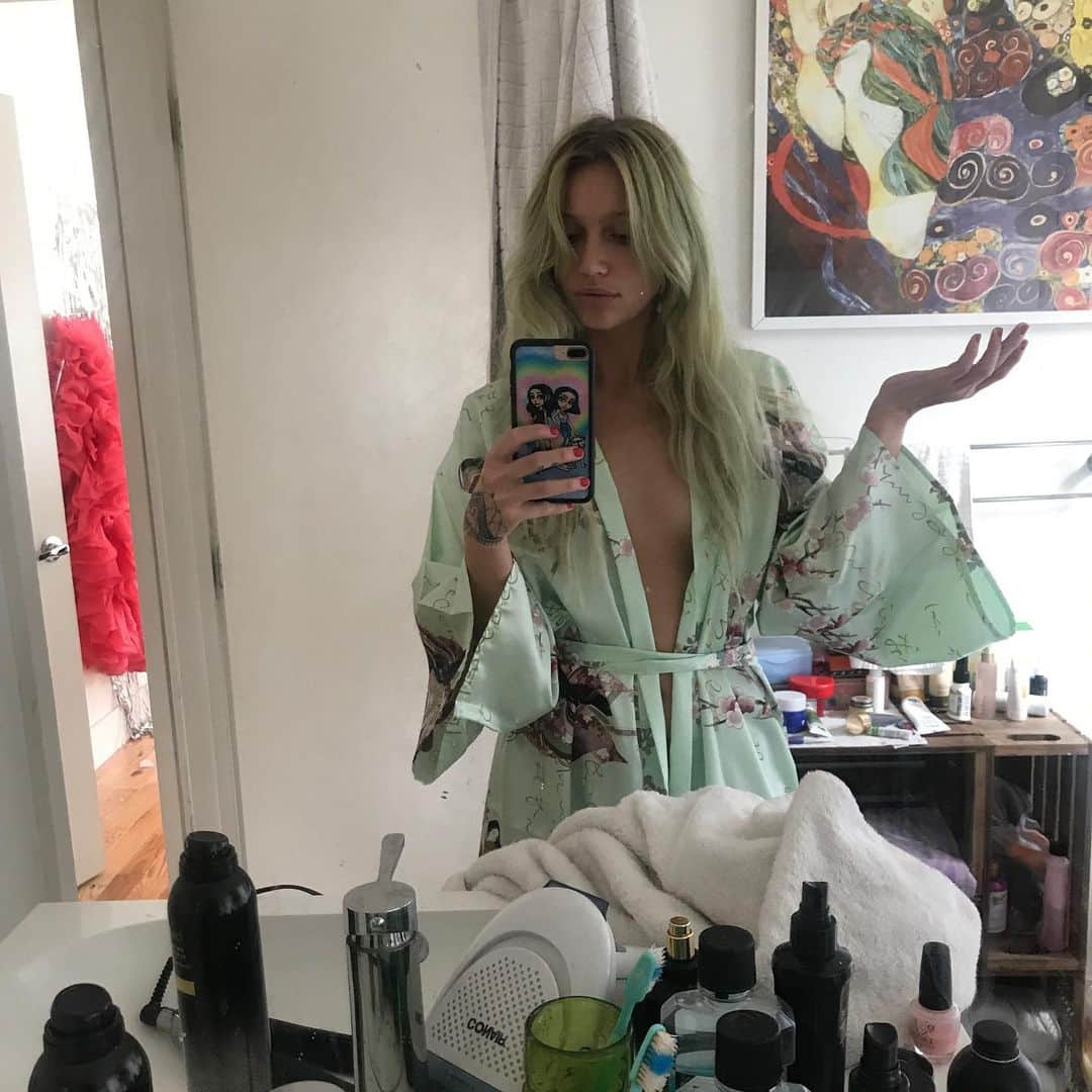 ケイリン・ルッソのインスタグラム：「Unfinished Business 🦜」