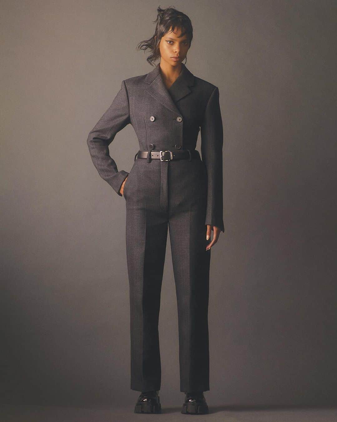 プラダさんのインスタグラム写真 - (プラダInstagram)「#PradaFW19 on @doingbirdmagazine.⠀ Photo: Daniel Goode @dl.goode⠀ Fashion Editor: Miguel Urbina Tan @miguelurbinatan⠀ #PradaEditorials」6月21日 5時10分 - prada