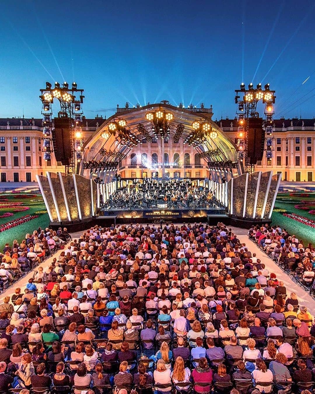 Wien | Viennaさんのインスタグラム写真 - (Wien | ViennaInstagram)「Tonight the amazing Summer Night Concert takes place at the Gardens of Schloss Schönbrunn. The Vienna Philharmonic play open-air to the familiar high standard - and the admission is free. Have you heard of this special concert? We wish you a wonderful evening! 🎆 🎇🥂 by @vienna_images #ViennaNow」6月21日 5時16分 - viennatouristboard