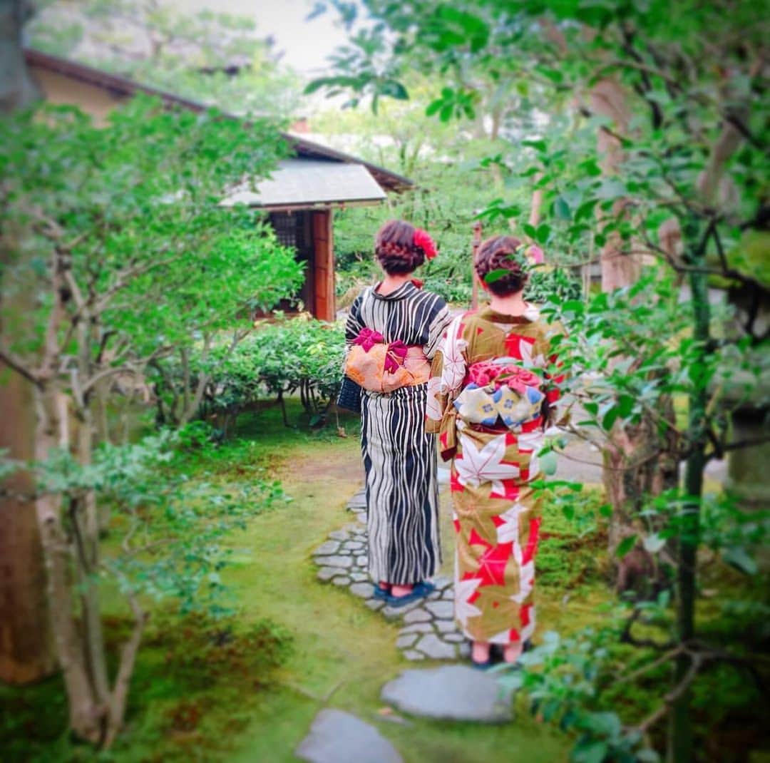 京都 着物レンタル くくる-Cucuru- レンタル着物さんのインスタグラム写真 - (京都 着物レンタル くくる-Cucuru- レンタル着物Instagram)「くるんでしか着れないオリジナル着物いっぱい😆 . .  ロケフォトも大好評. 1時間18000円👉9800円. . 可愛いオリジナル着物はくるん。でしか着れないよ😜くるん。と可愛いオリジナル着物👘 カップルプランも😊😊. くるんにはインスタ映えバッチリの可愛いスタジオ完備😍 😊. @kimono.curun では最大¥3000引きの学生の方向けおトクなサービスを行っております。. 皆さまのご来店をお待ちしております😊. . . . くるんでは2019年【振袖レンタルご試着会】【袴レンタルご試着会】も始まっております。. 気になるお着物をご試着いただけます😊🌈. となりのmucu写真製作所(@photostudio.mucu )にてスタジオ撮影やロケーション撮影とあわせたお得なプランもご用意しておりますのでお気軽にお問い合わせくださいませ😊. . . . . Curunはキレイとカワイイを追求するんです❤️ . 振袖や袴も沢山ご用意しましたよ❤️ . メーカーだから出来る高品質で地域最低価格‼️ . . 着物メーカーだから安心のプロ着付け👘 . カワイイ💞オリジナル着物沢山‼️ 祇園 八阪神社 高台寺 安井神社【安井金毘羅宮】清水寺 八坂の塔等観光地へのアクセス抜群！ . 📞075-531-5525 . .  http://kimono-cucuru.jp/  #京都着物レンタルくるん  #着物パスポート  #京都レンタル着物curun #かわいい着物 #京都着物レンタルcurun #京都レンタル浴衣くるん #京都浴衣レンタルくるん #卒業旅行  #京都浴衣レンタル  #学割  #京都レンタル着物 #京都着物レンタル #修学旅行 #振袖レンタル #袴レンタル#女子旅 #京都ロケーションフォト」6月21日 5時30分 - kimono.curun